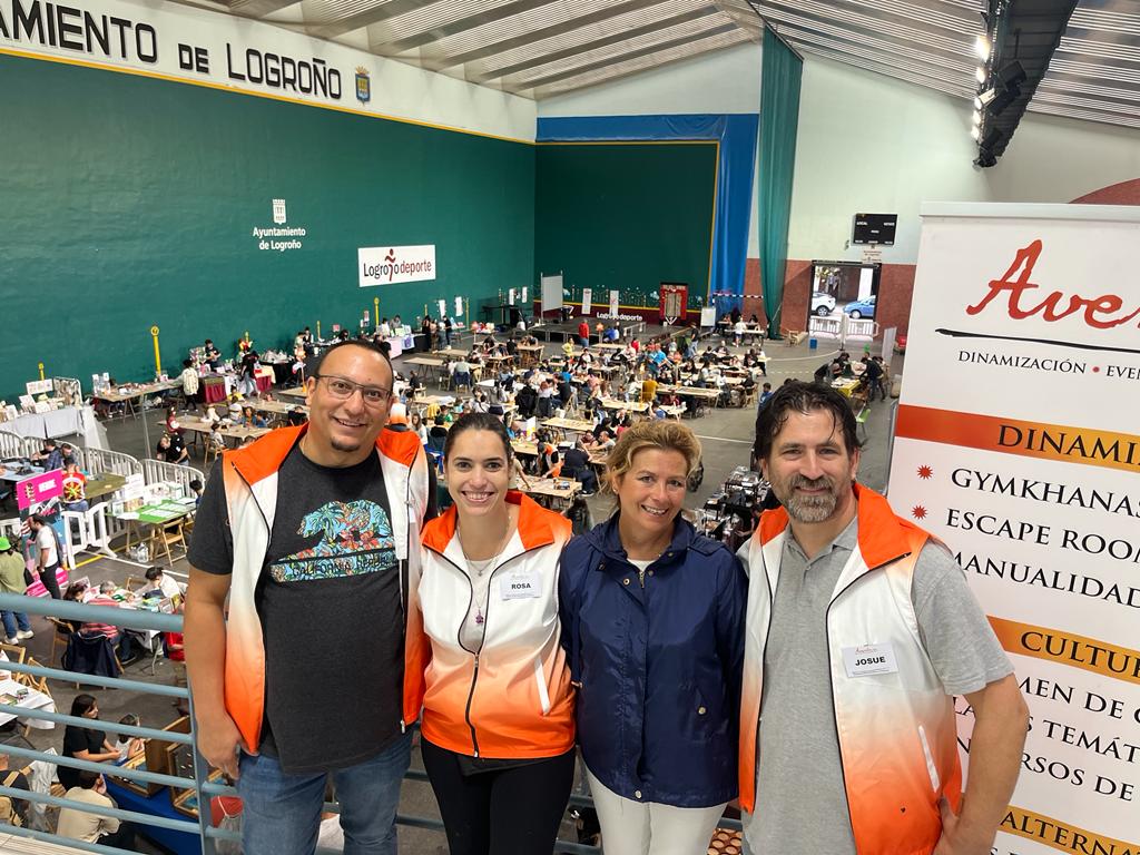 🃏♣️♦️| Éxito de participación en las jornadas de ocio alternativo celebradas este fin de semana en C.D.M. Las Gaunas, organizadas por Aventum, que han contado con la visita de la concejala del @aytologrono @larrietas, por un #logroñovivo <a href="/FVECINALESRIOJA/">Federación de Asociaciones Vecinales de LA RIOJA</a>