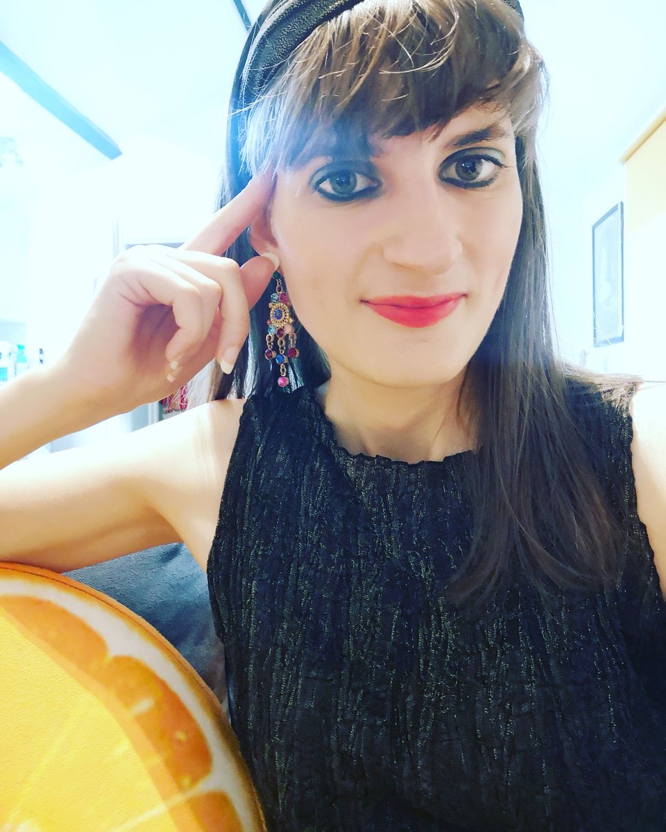rebauthor1's tweet photo. Going to the pub again soon..... 🤣 Uh oh! 😆 #Fashion #fashionweek #fashionblogger #Amwriting #writinglife #writing #Writingmybook break https://t.co/Eita8K4WQW