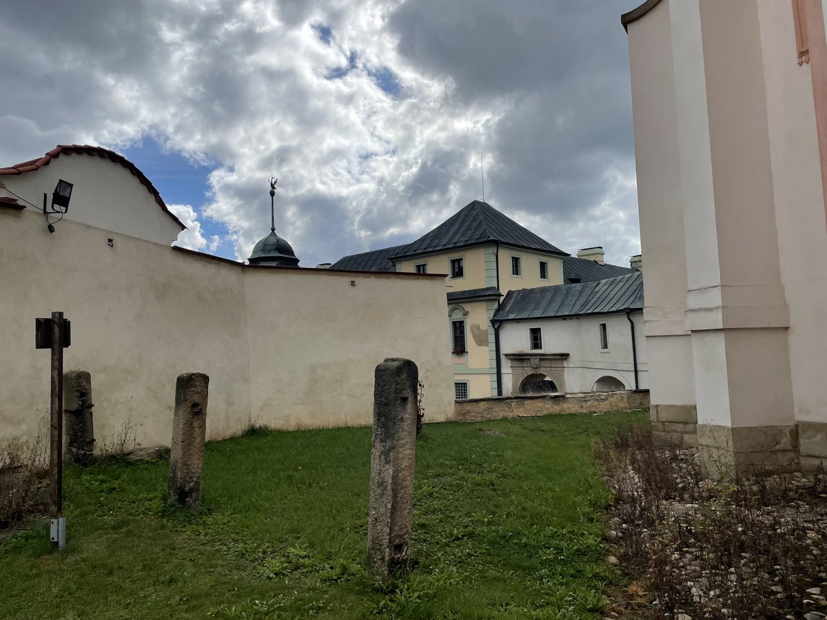 retroturistika's tweet photo. Manětínské skryté detaily a kuriozity 😎🤪 #manetin
#vylet #turistika #cesko #fotocesty #travel #czechia #trip #curiosity #summer