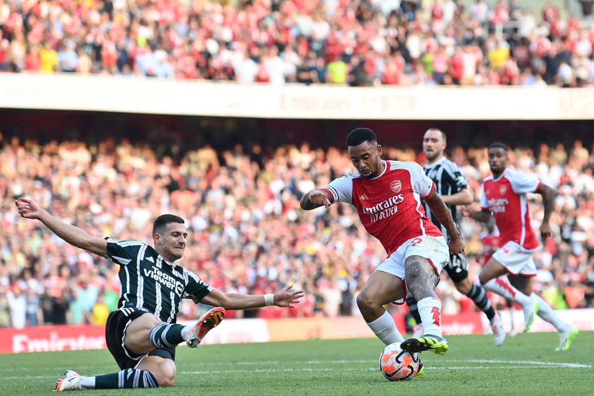 newvisionwire's tweet photo. A COMPREHENSIVE BEATING! 

FT: Arsenal 3 Man United 1 #VisionSports https://t.co/Wo1TmJp1jg