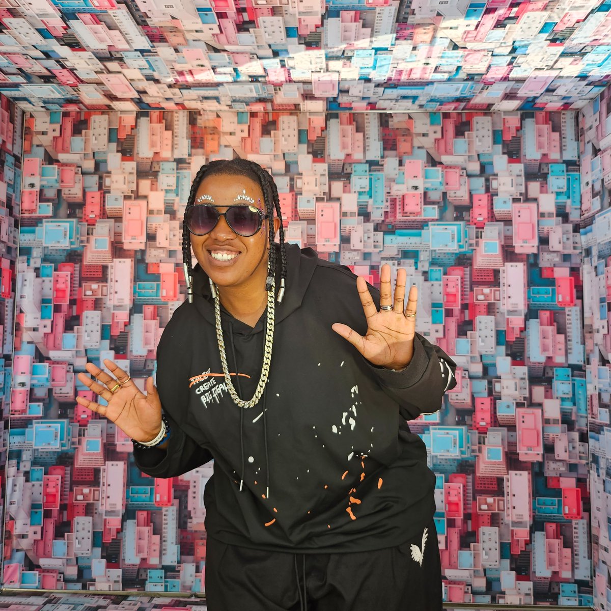 RoxxyM4's tweet photo. @SamsungMobileSA #GalaxyZFlip5  #GalaxyFlipTown #gala https://t.co/6snlU8qlNw