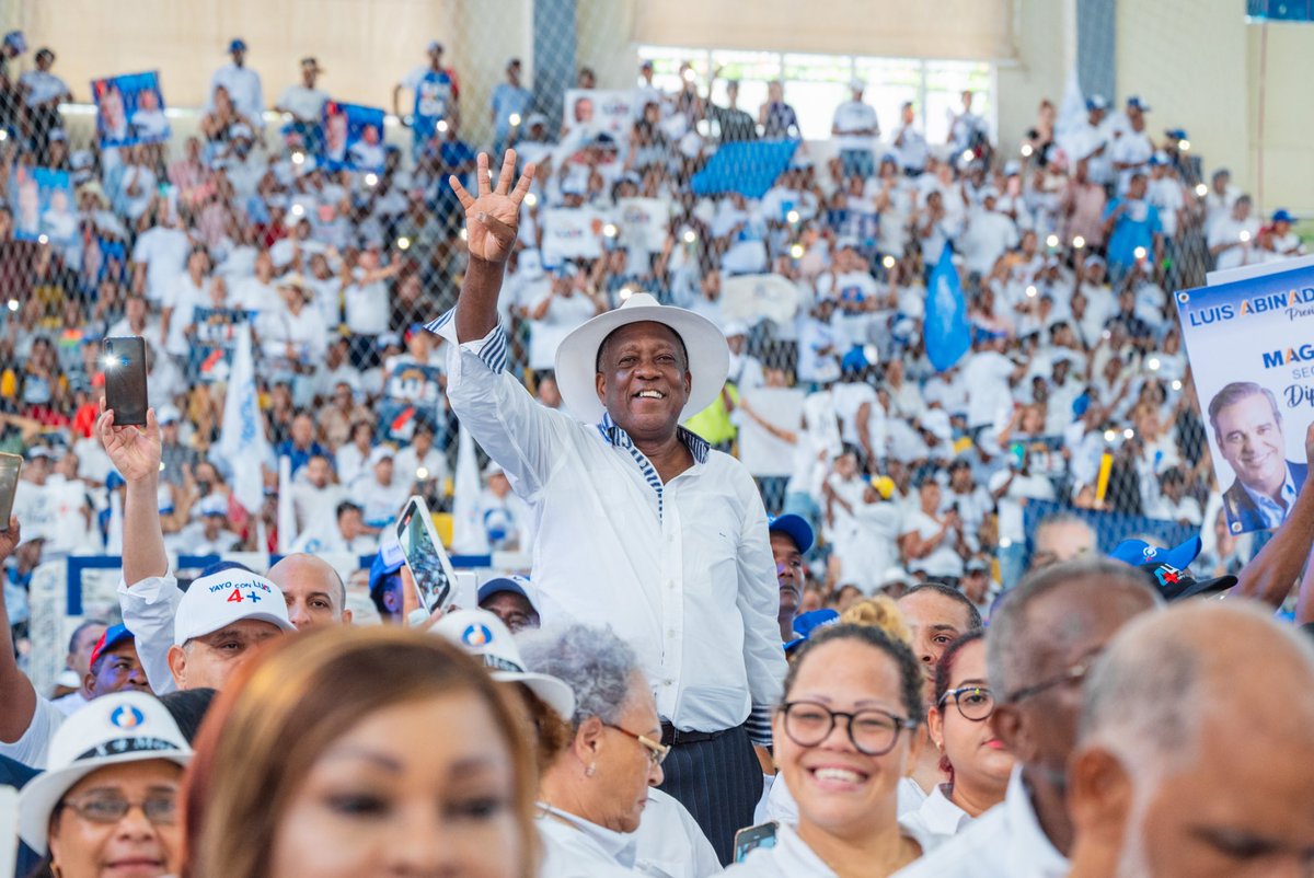 JosePaliza's tweet photo. Santo Domingo Este se convirtió esta mañana en el epicentro de un sentimiento nacional, ¡cuatro años más para el compañero presidente @LuisAbinader! ¡Unidos..! 🇩🇴 #SDEconLuis #Luis24 https://t.co/QzJDoT4xKJ