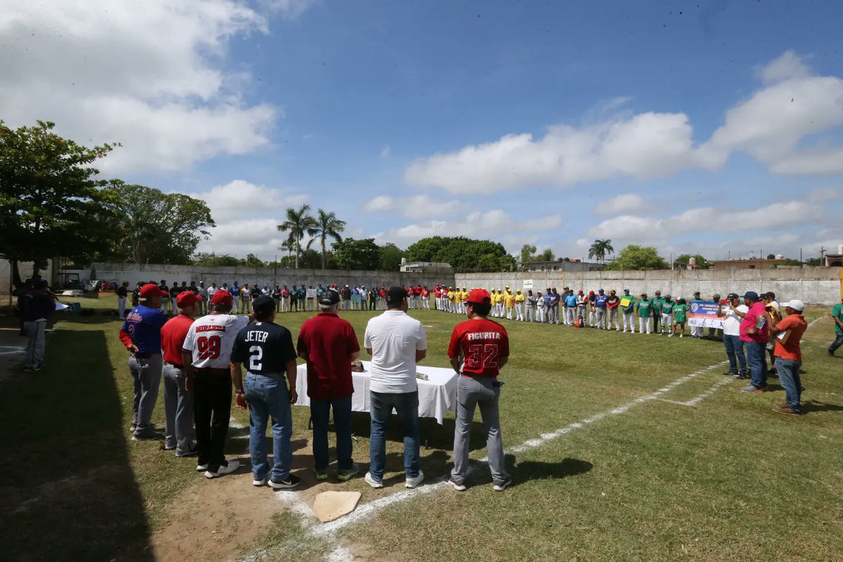 JaimeLastra_'s tweet photo. Inauguramos la temporada 2023-2024 de la Liga Tabasqueña de Softbol Categoría Veteranos. Este domingo junto a mi amigo el Fiscal General, Nicolás Bautista Ovando y Max Toledo, del Ayuntamiento de Centro con quienes compartimos el partido inaugural. https://t.co/0jIXHTDUOB