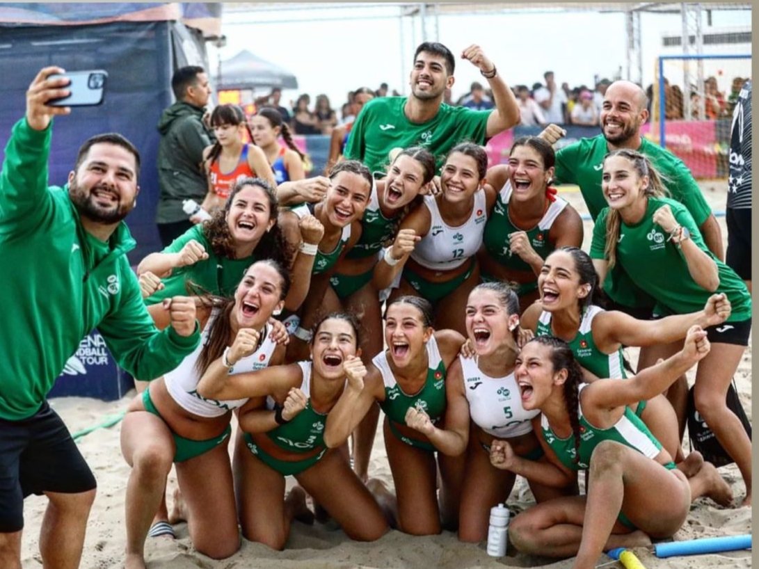 18Josenavarro's tweet photo. Las inclemencias del tiempo nos dejaron sin la oportunidad de competir por estar en lo más alto. Cuando más decididas estábamos. Cuando queríamos ser y estar. Todas a una. 
Pero hemos ganado. Una medalla se olvida y se cubre de polvo. Lo vivido será eterno. Volveremos! https://t.co/KiOTUqPGfC