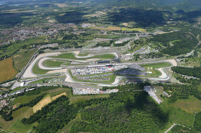zazoomblog's tweet image. Mugello Moto: Pirro bis in Sbk e allunga in classifica generale. In Tv si trema per Bagnaia - #Mugello #Moto: #Pirro #allunga zazoom.it/2023-09-03/mug…