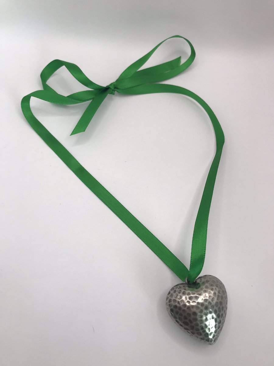 Green silk cord necklace with heart pendant 

#fall #fallfashion #fallstyle #autumn #falljewelry #fallfashion #green #recycled #ethical #sustainable #shopping #love #fun #heart #beauty #stylishhealing #sunday #sundayfunday