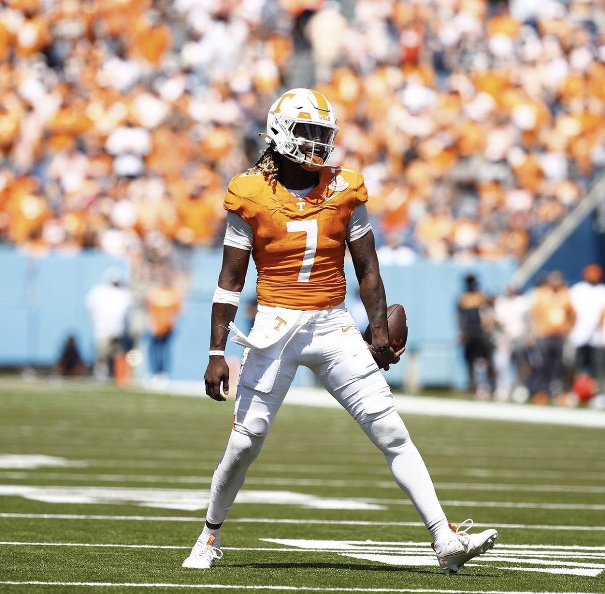 benjyvol's tweet photo. RT if your team is 1-0 🍊 https://t.co/gNbqqtq5Y1