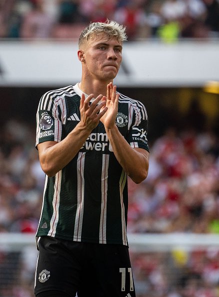 EivindHolth's tweet photo. Rasmus Højlund like lovende som vi hadde håpet på. En helt annen energi, trussel og tilstedeværelse enn Martial. Bør kunne bli riktig så bra ganske raskt 💫 https://t.co/FfLh7hiiTw