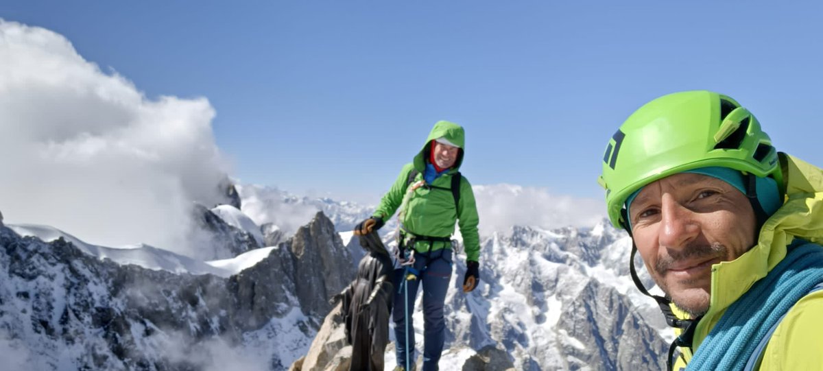 IcicleUK's tweet photo. Dente Del Gigante
🏔️🎒😎❄️⛏️💪
Epic photos from a cold Giant’s Tooth 4013m, climbed on Friday by Phil and Marco. This majestic granite spire straddles the Franco-Italian border. Congratulations both!
〽️ https://t.co/AKaDdz3omT
#chamonix #climbing #courmayeur #dentdugeant https://t.co/rq6EwvSHnm