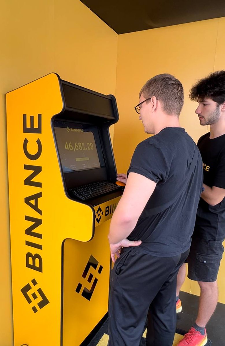 BinanceUkraine's tweet image. 🏃‍♂️ Неймовірний день на Львівському Півмарафоні Незламності, де Binance була партнером дистанції 21 км,:
🎉 Кожен учасник отримає NFT-медаль
💳 Кожен учасник міг оплатити участь криптовалютою через Binance Pay 
🎁 Ексклюзивна зона Binance пропонувала захоплюючі активності