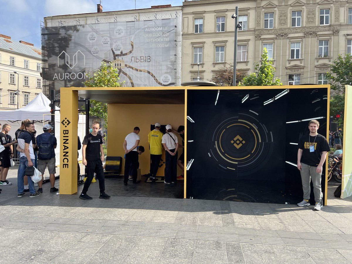 BinanceUkraine's tweet image. 🏃‍♂️ Неймовірний день на Львівському Півмарафоні Незламності, де Binance була партнером дистанції 21 км,:
🎉 Кожен учасник отримає NFT-медаль
💳 Кожен учасник міг оплатити участь криптовалютою через Binance Pay 
🎁 Ексклюзивна зона Binance пропонувала захоплюючі активності