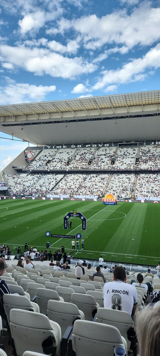 LillyNascimen90's tweet photo. Daqui a pouco a bola vai rolar. Sem Renato Augusto. Uma hora a conta chega...O camisa 8 não está nem no banco! https://t.co/fIyJoYiAca