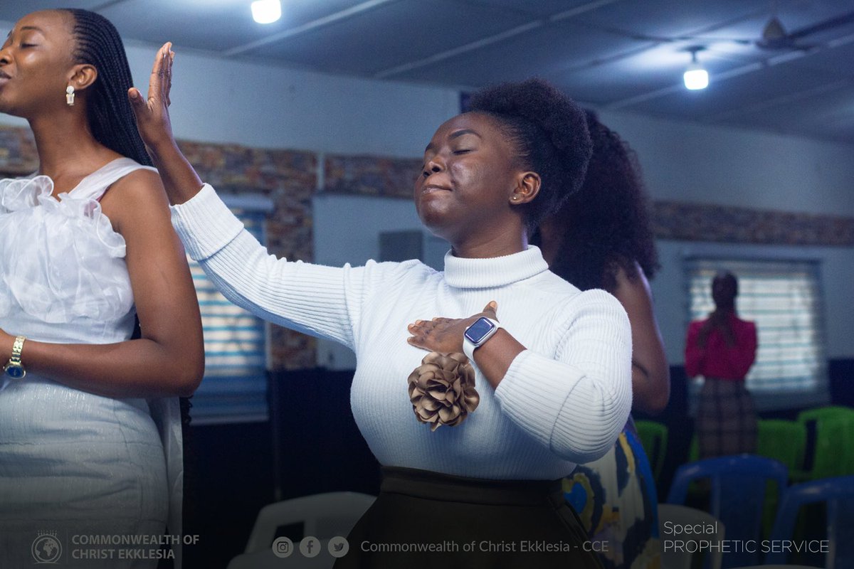 Casting Crowns
Lifting hands
Bowing hearts
Is all we've come to do🎵

Adonai - You reign on high
We will rise, in Your name
Adonai - You reign on high🎵

Thank You Jesus for a glorious Special Prophetic Service.

#SpecialPropheticService 
#SingingInworship 
#CosmicGrace