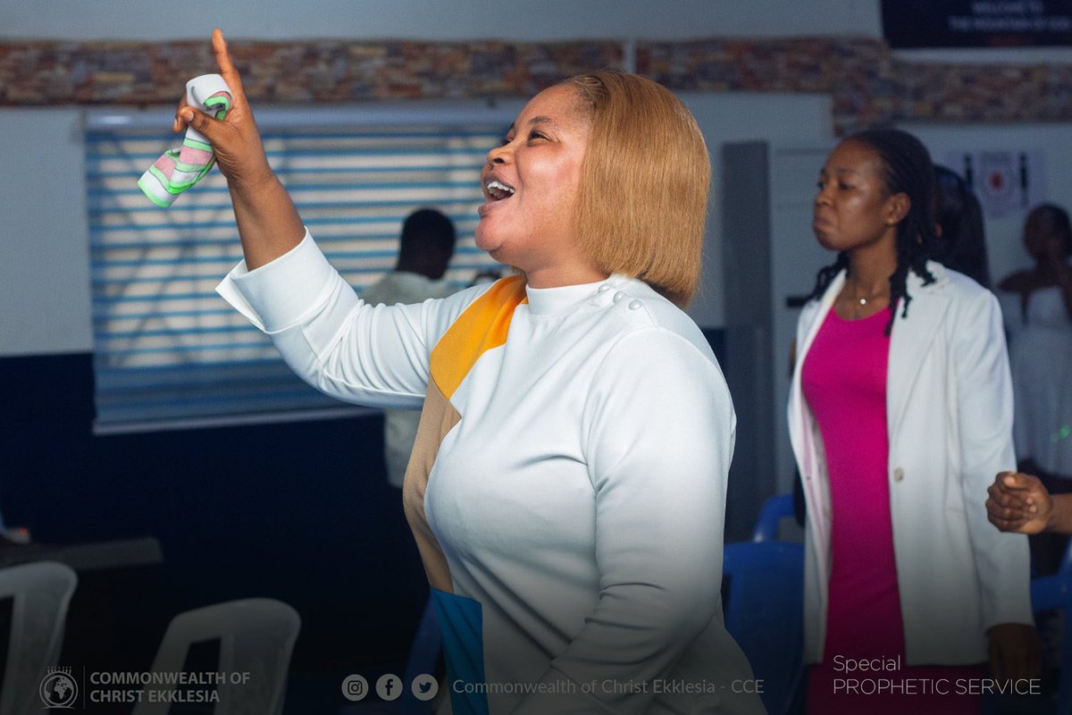 CC_Ekklesia's tweet photo. Casting Crowns
Lifting hands
Bowing hearts
Is all we've come to do๐ต
Adonai - You reign on high
We will rise, in Your name
Adonai - You reign on high๐ต
Thank You Jesus for a glorious Special Prophetic Service.
#SpecialPropheticService
#SingingInworship
#CosmicGrace https://t.co/NILsbG6Wlu
