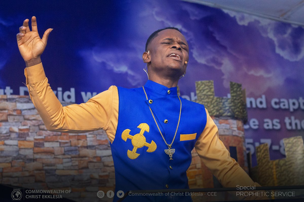 CC_Ekklesia's tweet photo. Casting Crowns
Lifting hands
Bowing hearts
Is all we've come to do๐ต
Adonai - You reign on high
We will rise, in Your name
Adonai - You reign on high๐ต
Thank You Jesus for a glorious Special Prophetic Service.
#SpecialPropheticService
#SingingInworship
#CosmicGrace https://t.co/NILsbG6Wlu