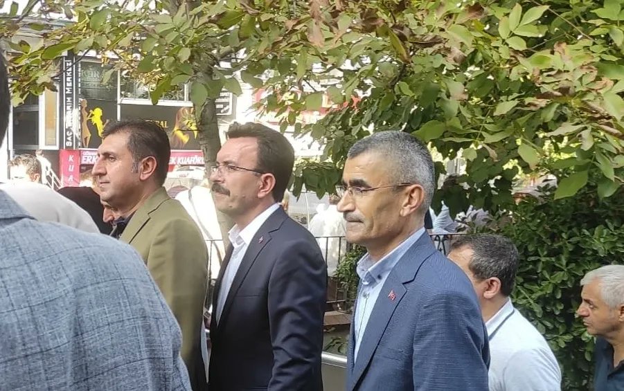 ▪️İl Millî Eğitim Müdürümüz Doç. Dr. Murat Mücahit Yentür, Küçükçekmece Penyelüks Hasan Gürel Anaokulu öğretmenimiz Hanife Yasemin Çalışkan'ın cenazesine katıldı.

Merhumeye Yüce Allah'tan rahmet; ailesine, yakınlarına sabr-ı cemil ve Millî Eğitim camiamıza başsağlığı diliyoruz.