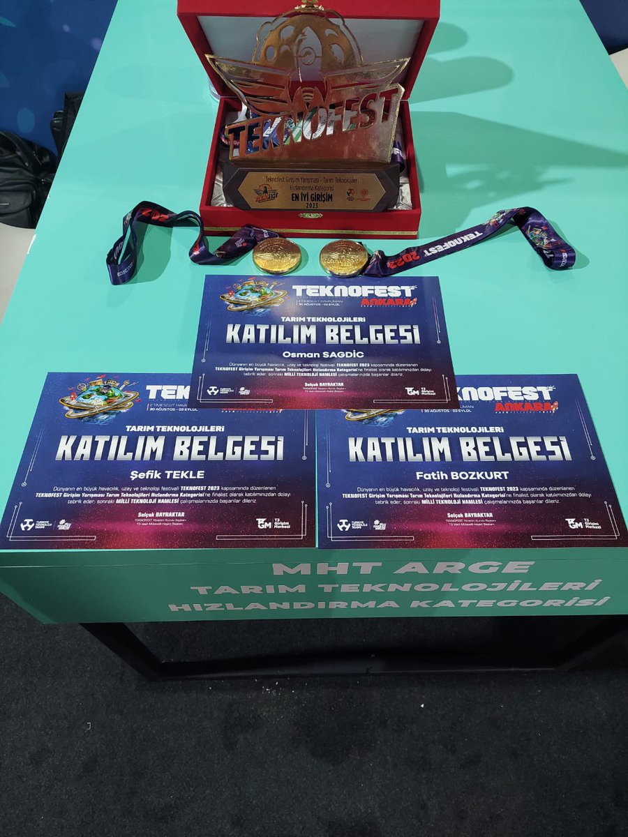 profsagdic's tweet image. 1-Kurucusu doktora danışmanlığını yaptığım Dr.Öğr.Üyesi Şefik Tekle&apos;nin Yıldız Teknopark girişimi MHT Ar-Ge firması, Dr.Öğr.Üyesi  Fatih Bozkurt”la birlikte gerçekleştirdiğimiz 
çalışmamızla, Teknofest Ankara” da 2023 yılı ‘En İyi Girişim Ödülü&quot;nü Sayın Cumhurbaşkanımızdan aldık.