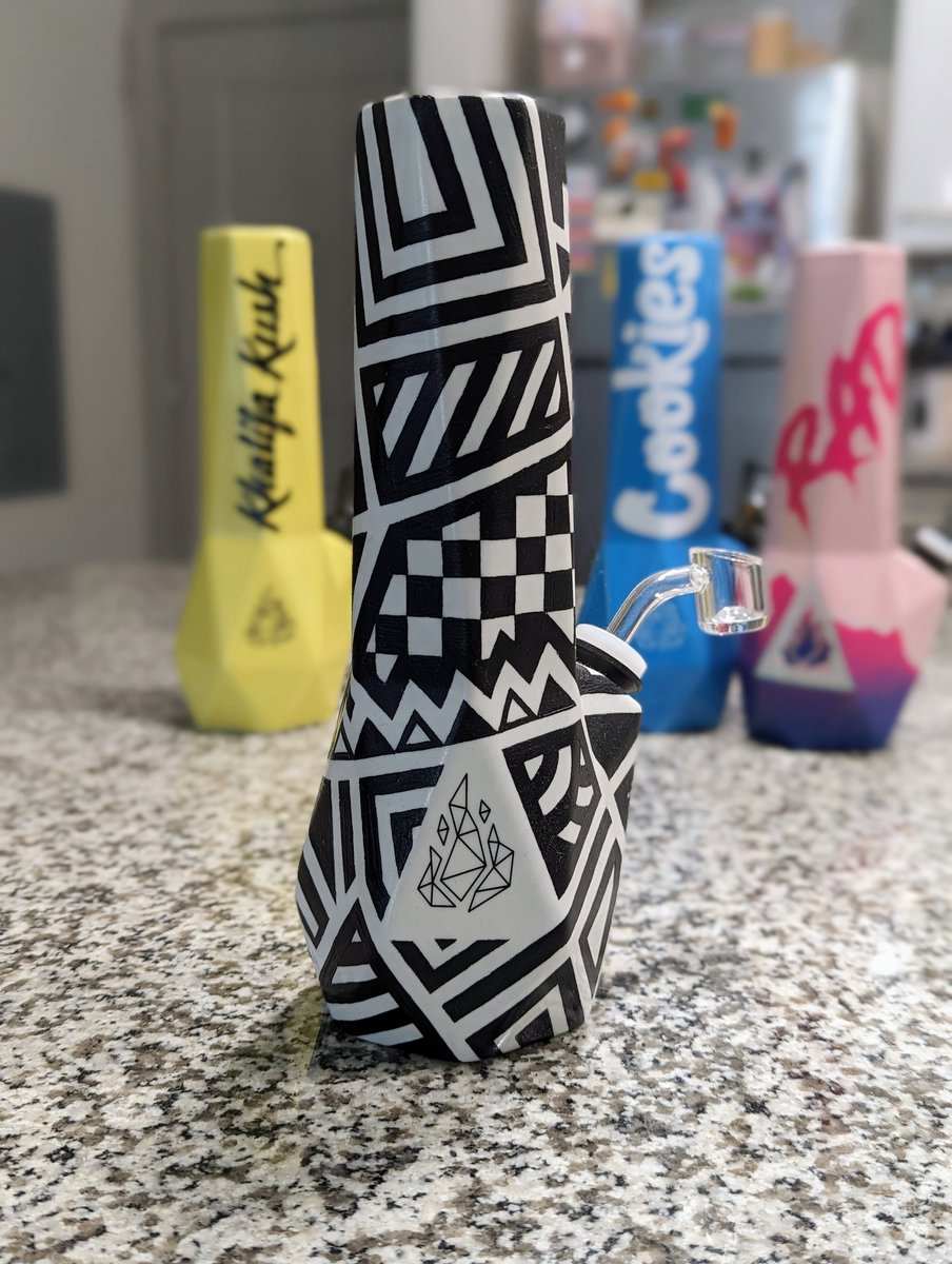 BrntDesigns's tweet photo. Who else likes to customize their pieces? The Hexagon accepts various materials. Including: paint, permanent marker, vinyl, and more. https://t.co/R9Rprcr6oh