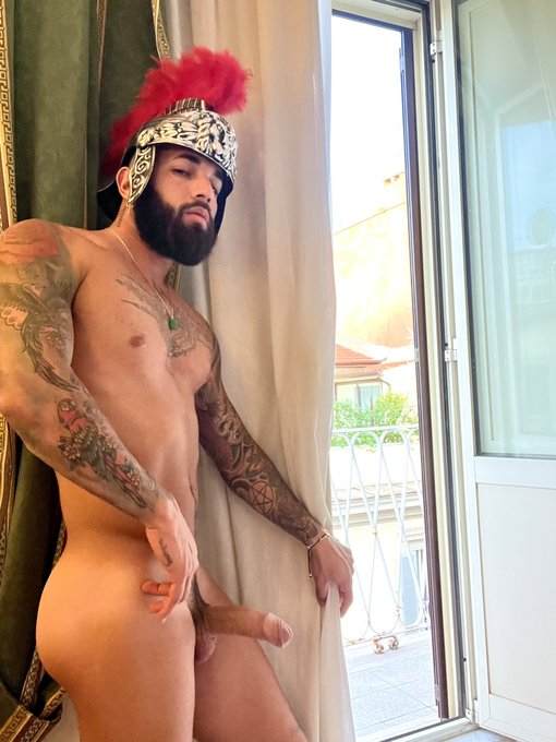 sulle tue ginocchia https://t.co/VdjdiYe8tv