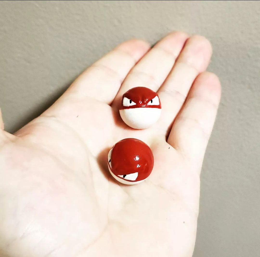Polybox3DDesign's tweet image. Little voltorbs I was passing out to the trick or treaters years ago! On my Etsy, maybe I should add an earring version? 🤔

#pokemon #pokemonart #art