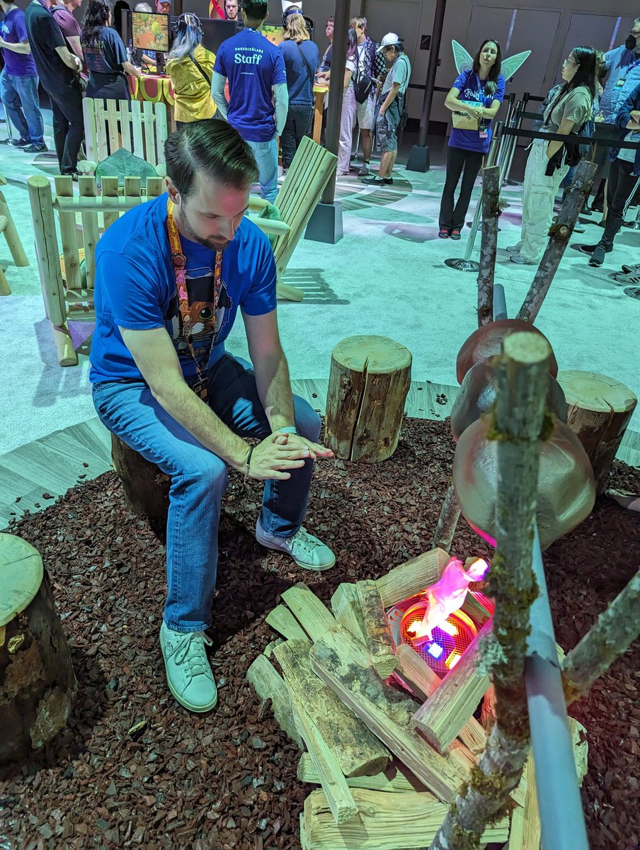 bd_ecurb's tweet photo. Enjoying a campfire @faefarm at @pax ! https://t.co/sytWj4f9HS