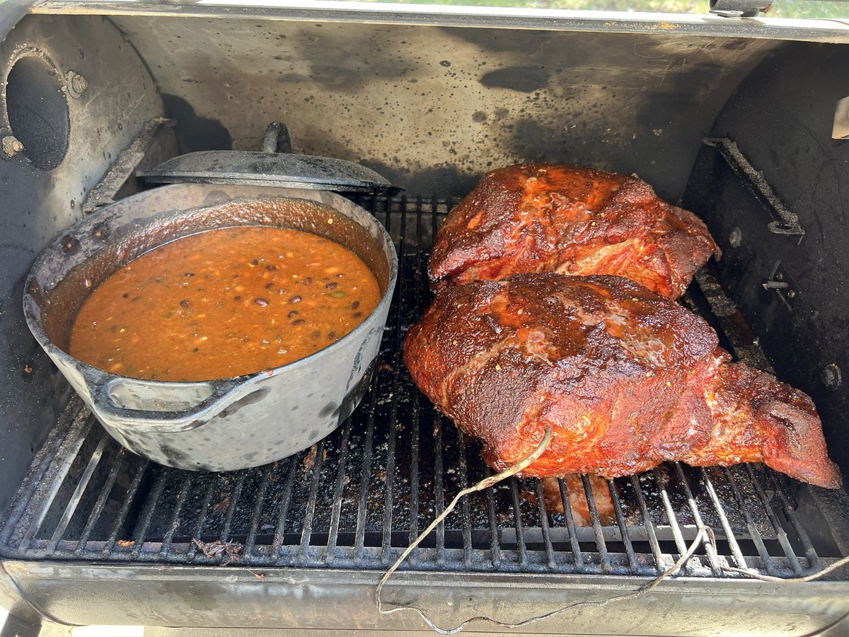 Got some good BBQ and baked beans going on my @TraegerGrills 

#traegernation