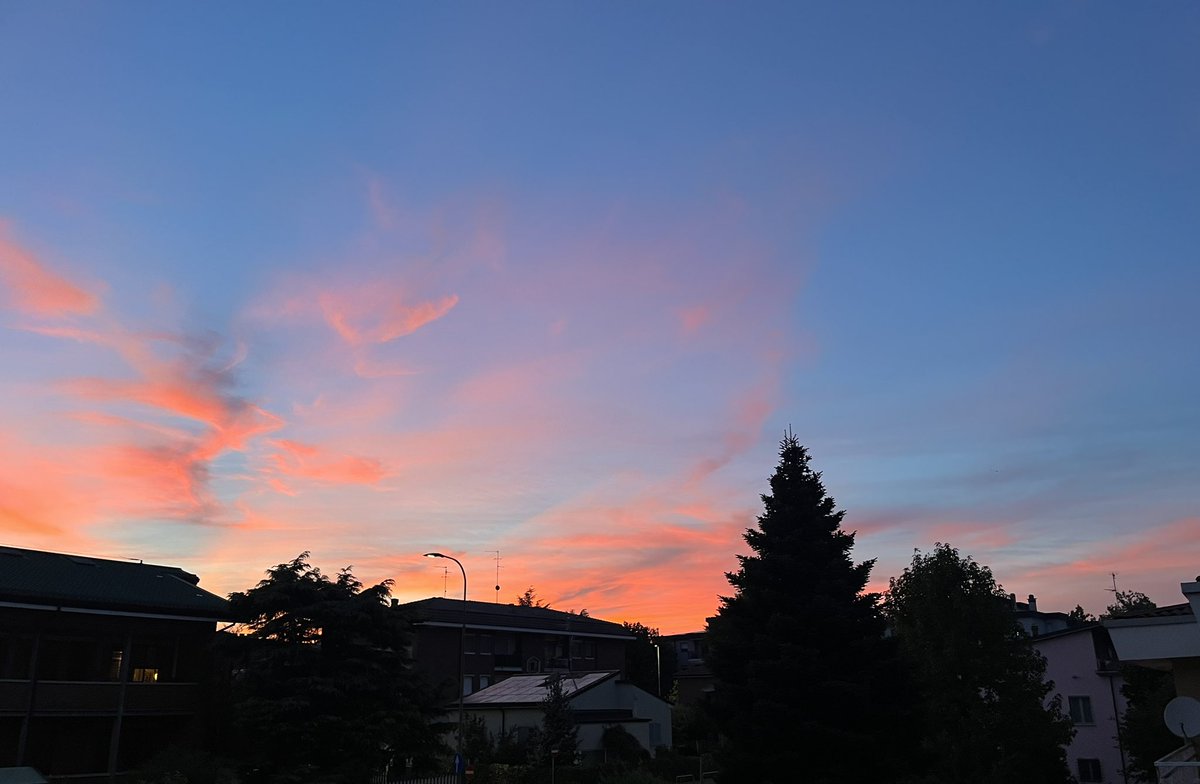 monicaconio's tweet photo. Si prospetta un buon nuovo giorno, domani.
#rossodisera https://t.co/w7gIG0tDvh