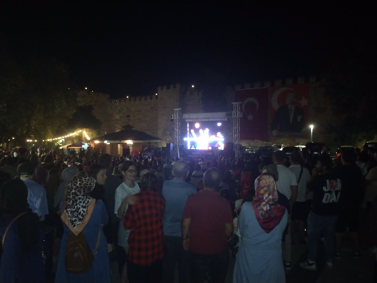 sinopbel's tweet photo. 🇹🇷Haydi #FileninSultanları gönlümüz sizinle! Siz sahada biz meydanlarda!

Final müsabakasını Uğur Mumcu Meydanı’nda hep birlikte izliyoruz🇹🇷 https://t.co/zVB3UoacCS