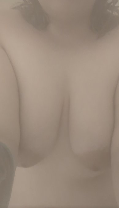 Extra steamy shower pics check out the videos on my OF 😉😉🥵🥵 https://t.co/jedH7gHyrD