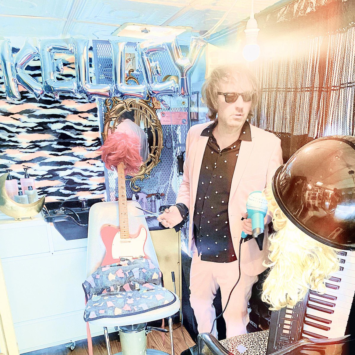 This weeks AOW on OAW is the wonderful Kelley Stoltz.  Hear him smash it this week across all the shows below 

Monday 7-9pm - Blue Monday
Wednesday 6-8pm - Lita’s Bakery
Friday 12-1pm The Lunchbox

oaworiginal.com