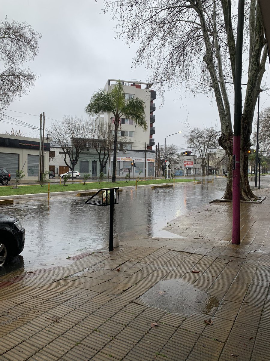 maximocer's tweet photo. @JulioGarro 8 años pa y se sigue inundando #LaPlata #pro https://t.co/K5AEf82iUd