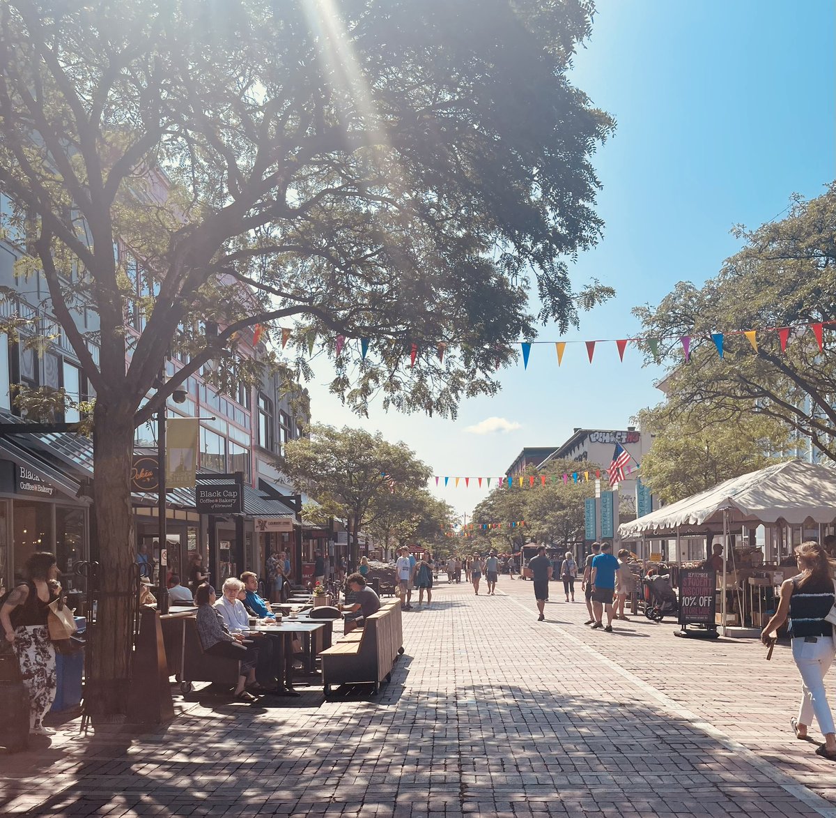 15pinnacle's tweet photo. Perfect day on Church Street in Burlington, Vermont ~ we are so lucky. https://t.co/WL9Pn0MCB9