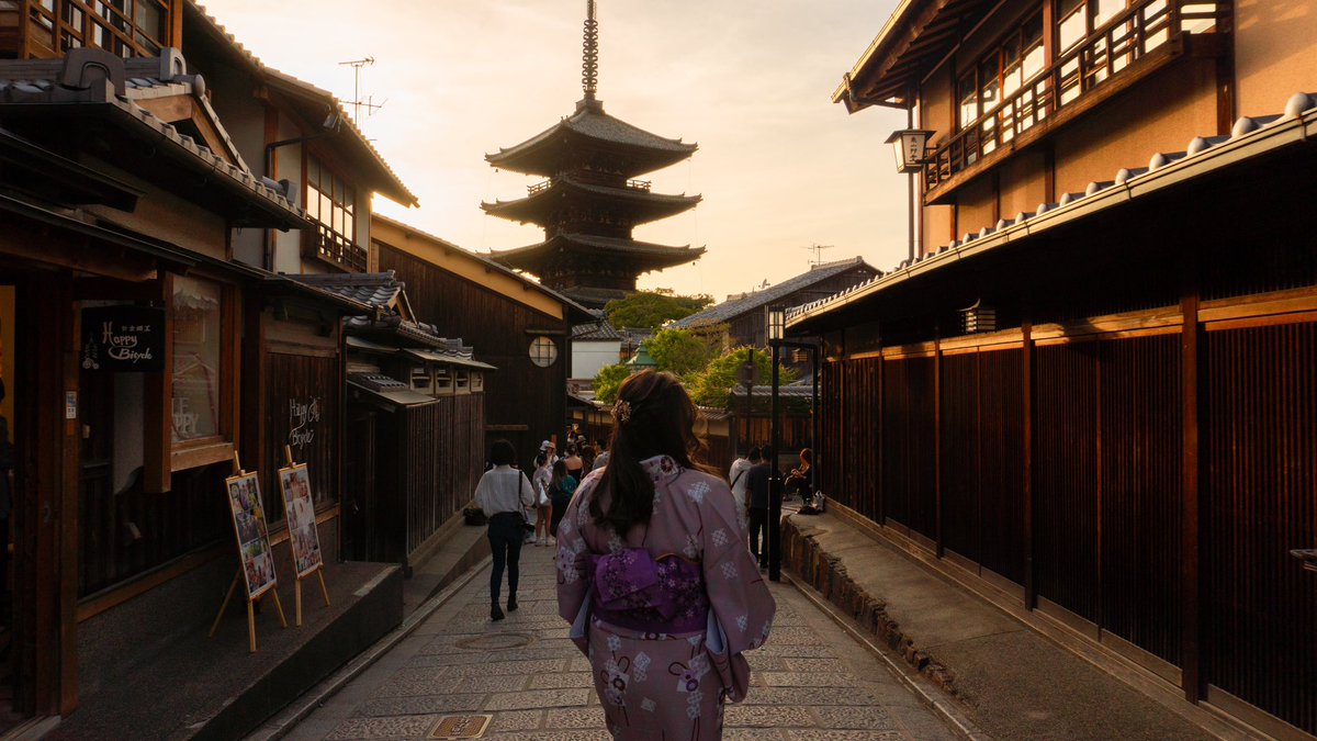 kyoto Golden Hour

#kyoto #japan #PortfolioDay