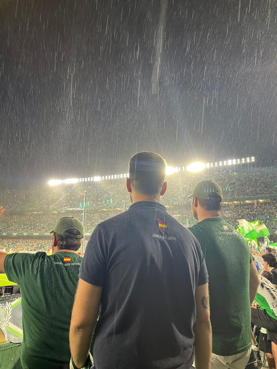 Gonzalatimati's tweet photo. Larga vida a los fanáticos del Real Betis Balompié!!! https://t.co/0ZKTDJ15eF