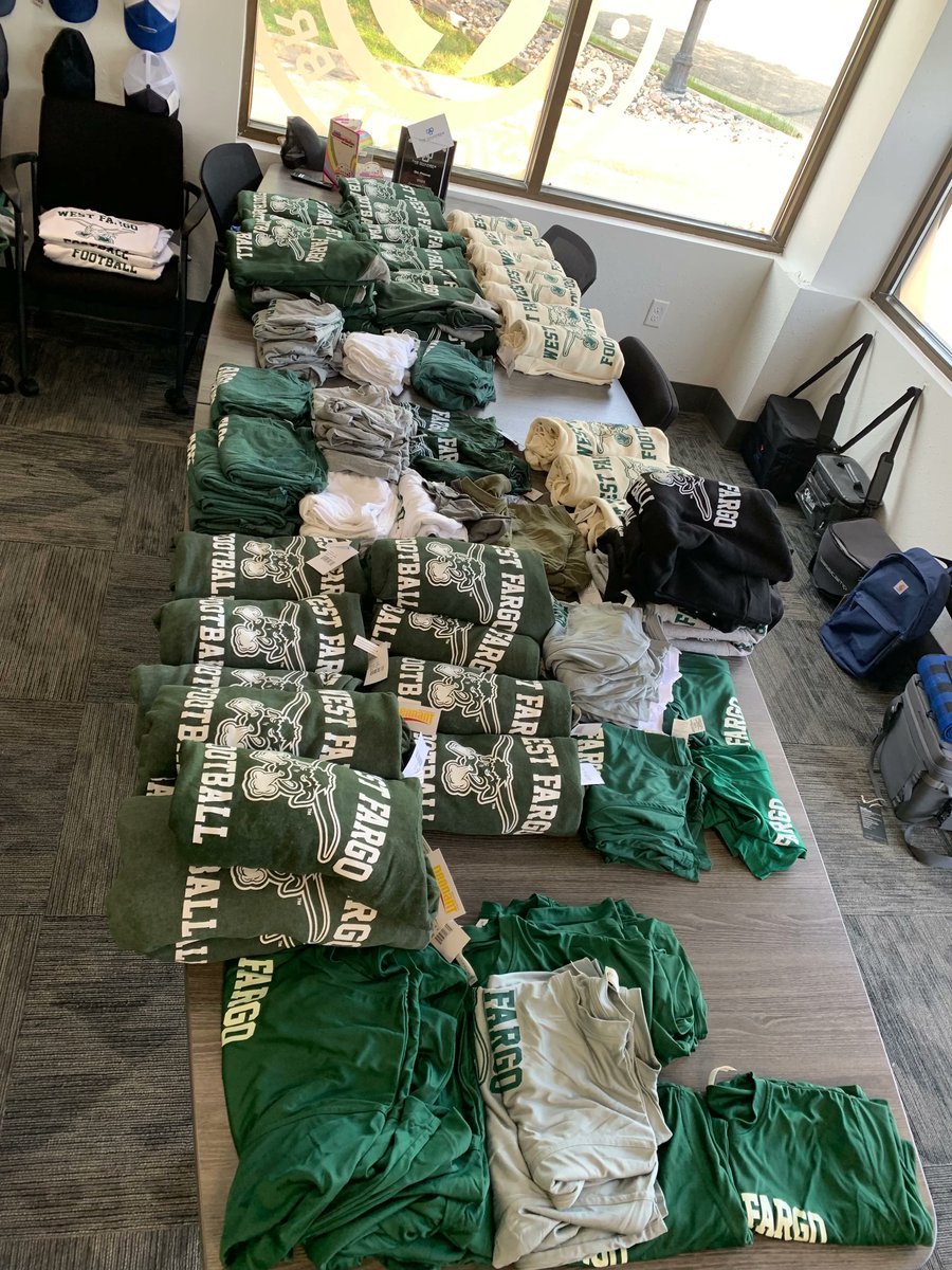 GoPromo3's tweet photo. The West Fargo Football team and parents will be stylin' this year in their new custom swag. Good luck to the Packers this year, Go Pack Go!🏈 #JustGoPromo #WestFargo
#PackerFootball #GoPackGo #CustomSwag https://t.co/CSL2W1NGeD