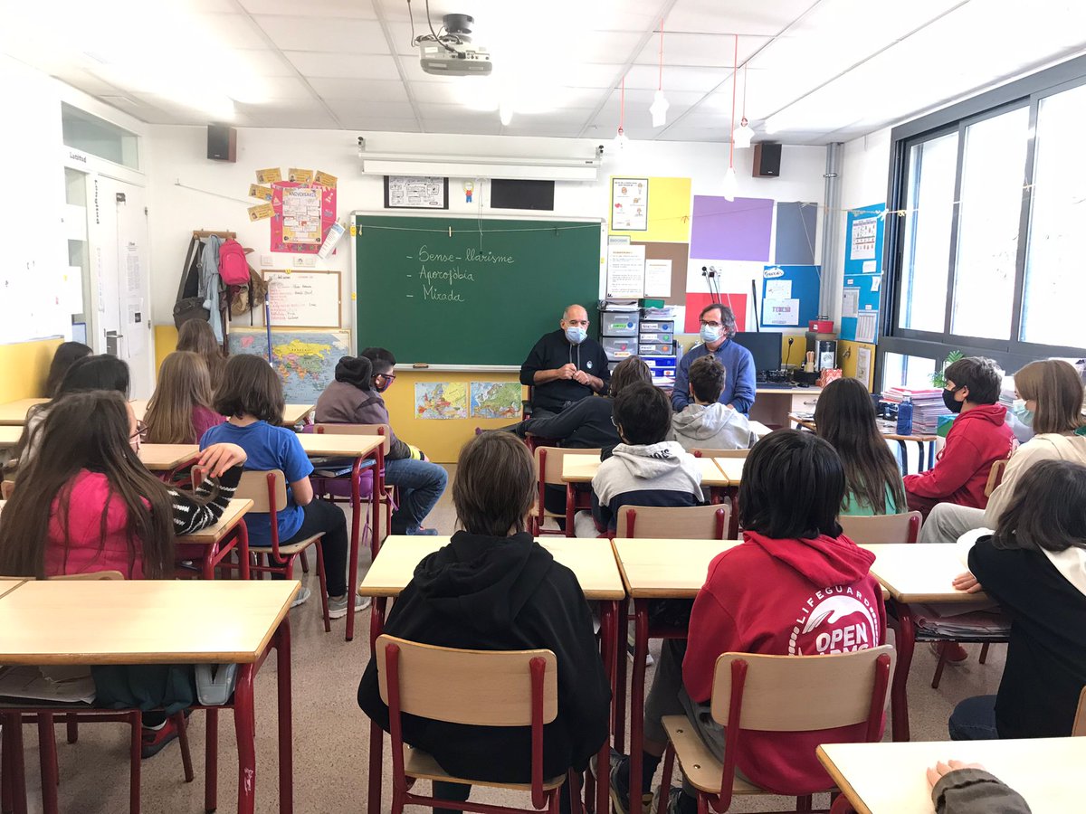 Més de 6.000 infants i joves s’apropen cada any a Arrels per conèixer la problemàtica del sensellarisme i trencar prejudicis, de la mà de persones voluntàries i persones que han viscut al carrer. arrelsfundacio.org/colabora/actua…