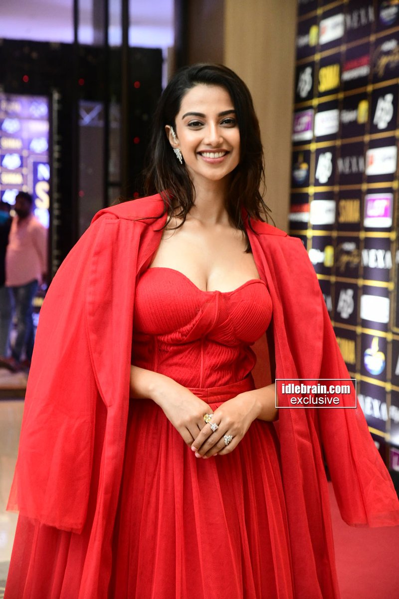 idlebraindotcom's tweet photo. Actress #MeenakshiChaudhary from SIIMA 2023 Grand Press meet

https://t.co/Qmb54y1e63 https://t.co/Orv73kWgAG