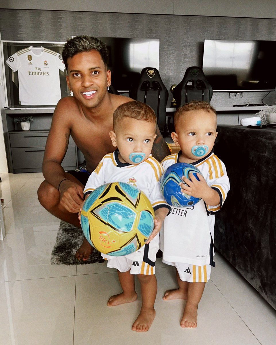 RodrygoGoes's tweet photo. Domingo com o papai 🥰😍❤️ https://t.co/ariygcKN38