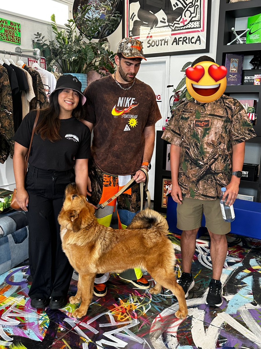 sussydbaka's tweet photo. proof that i indeed pet kaya https://t.co/zA2jiqfuxv