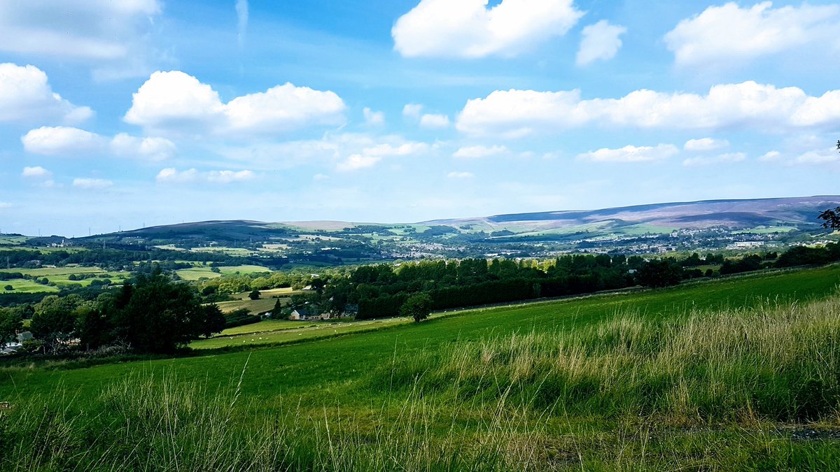 Mr_Andrrson's tweet photo. Brilliant day to ride over to Manchester to catch some of stage 1 of the Tour of Britain 🇬🇧 with mandatory Snake Pass jaunt 😬🐍🥳 #TourOfBritain #summer #fukyeah https://t.co/CkzVYOuMNL
