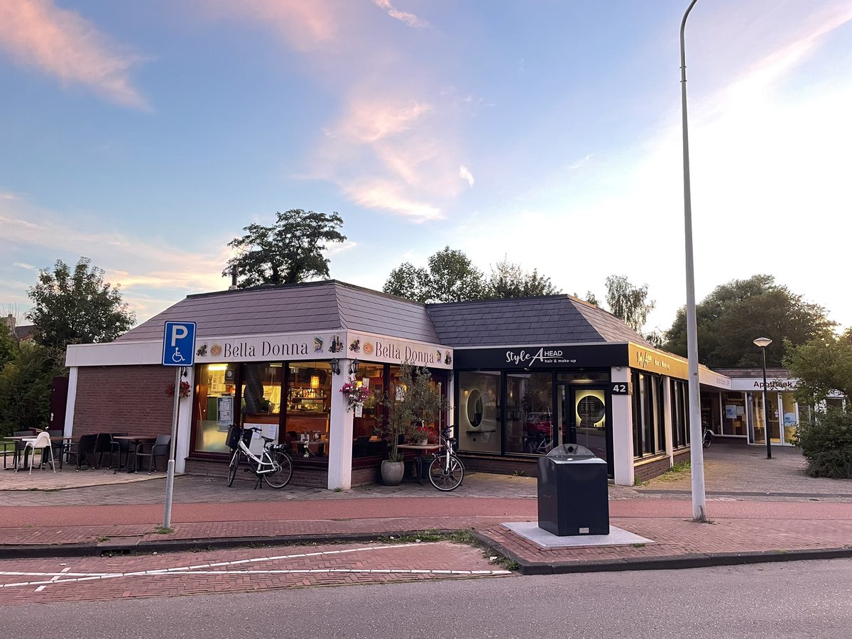 Na de apotheek dreigt ook pizzeria Bella Donna in de #Merenwijk dicht te gaan. Alberto is (tijdelijk?) uitgevallen. Ernstig personeelsgebrek. Wie kent een scholier of student die een bijbaan aan kan? Laat die zich melden.