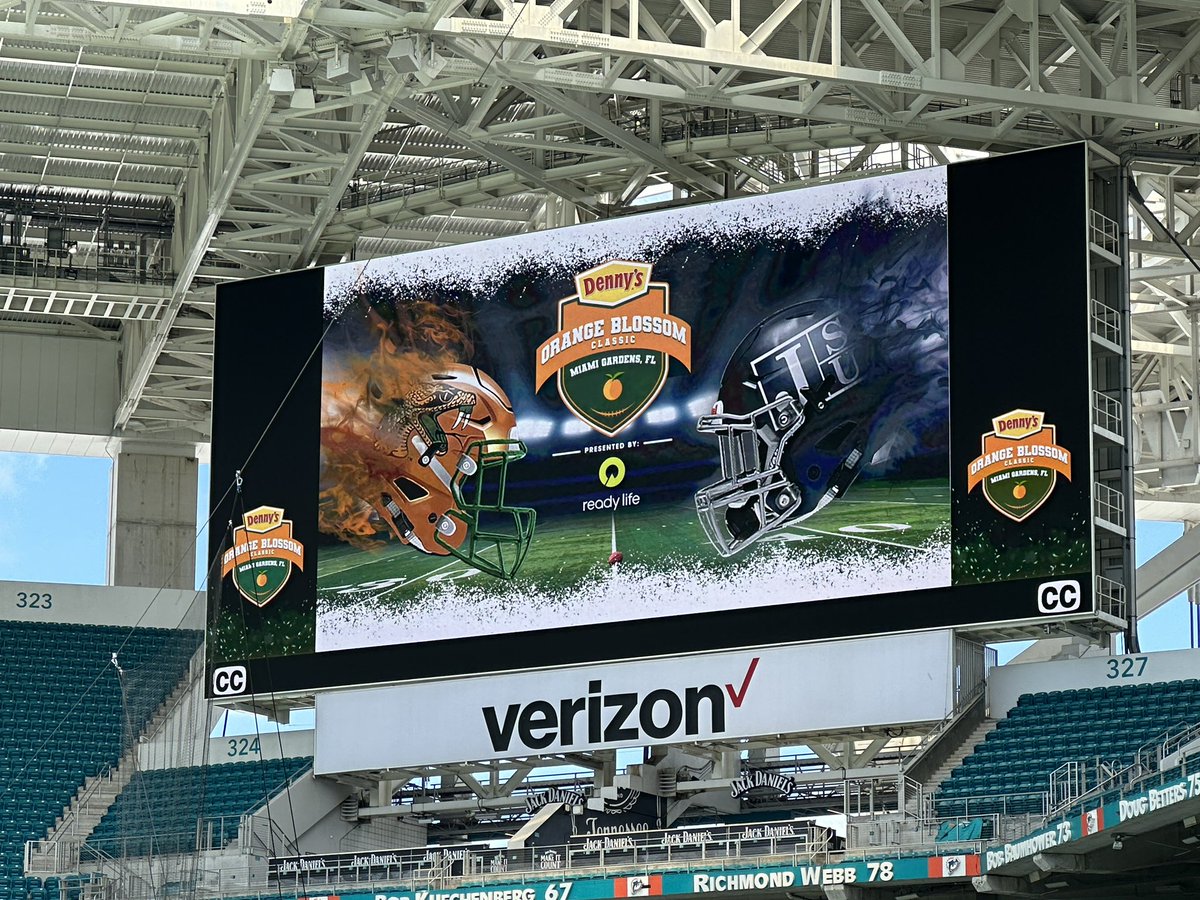 We in here! Let’s go <a href="/FAMU_FB/">Florida A&M Football 🏈</a> Rattlers. #OrangeBlossomClassic #FangsUp 🏈🐍 #HBCU