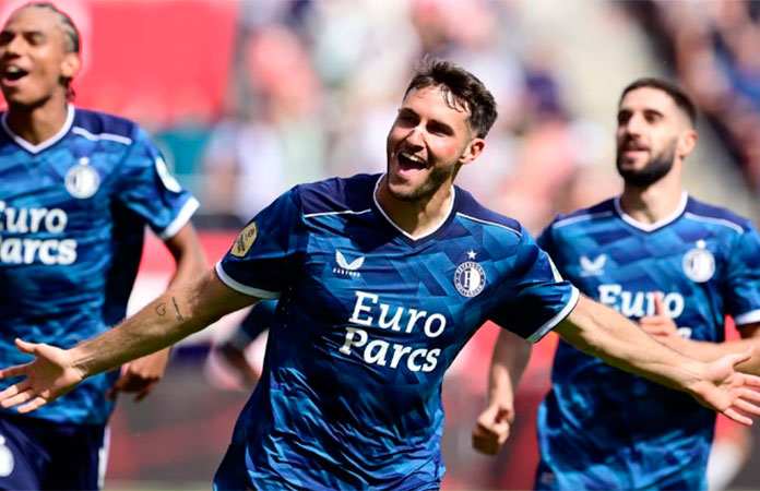 El canterano del Cruz Azul abrió el marcador a los 7 minutos y su segundo tanto llegó al 46', que ayudaron a hacer más abultado el marcador en el choque que se disputó en el Estadio Galgenwaard

pulsoslp.com.mx/meta/santiago-…