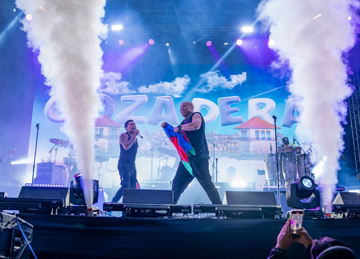 alexander_gdz's tweet photo. Mi gente de Ecuador 🇪🇨 anoche me hicieron muy #Feliz 😎 

¡Hasta la próxima! 🔥 

📸: @iamcumbapr 

#Demasiado #LatinAmericanTour #Ecuador #Otalvo #ElMonarca #GDZ https://t.co/lxQcSDf0WQ