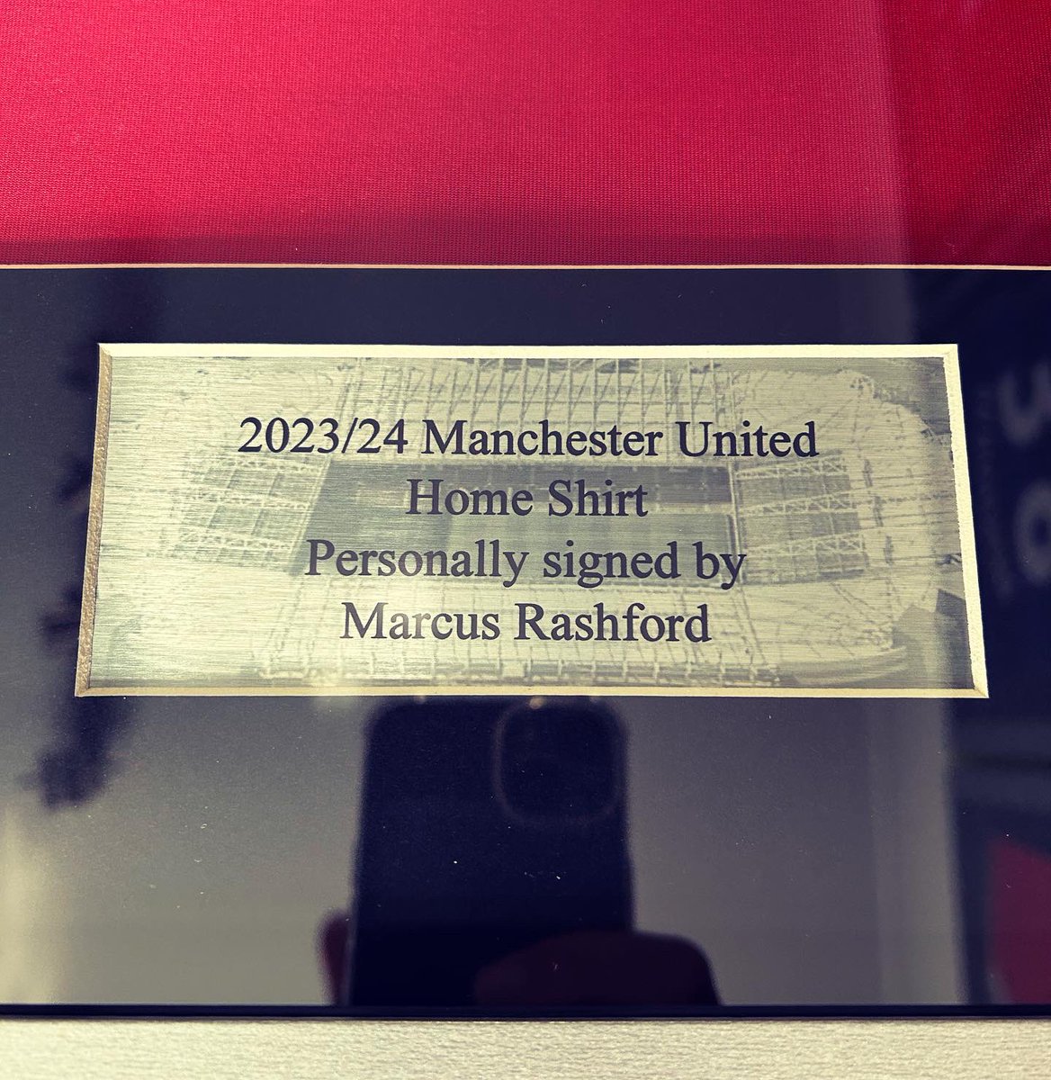 bkframing's tweet image. Player Version 2023-2024 Manchester United Home Shirt by @adidas hand-signed ✍️ by Marcus Rashford - with CERTIFICATE OF AUTHENTICITY.

This is a nice large and clear signature &amp;amp; red home shirt looks AWESOME against the silver frame/mount.

#bkframing #idealgift