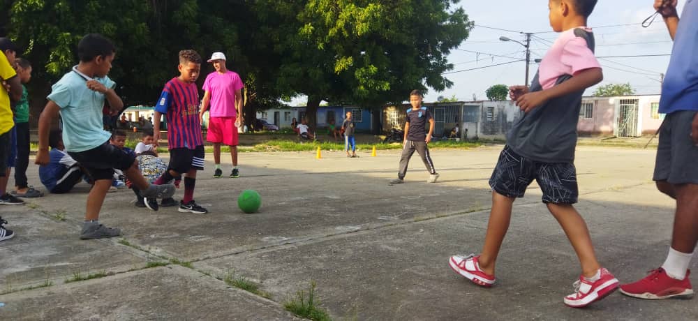 En <a href="/YaracuyMRT2/">Yaracuy MRT</a> Municipio San Felipe, el Vocero Regional de la Juventud, <a href="/kilverAparicioB/">Kilver Aparicio</a>, desarrolló actividad deportiva y recreativa de la mano con la Comunidad y Consejo Comunal, con presencia de nuestro Responsable Nacional de la Juventud, <a href="/CarmeloJmrt87/">CarmeloJMrtVnzla</a>.

#MaduroVamosPaLante