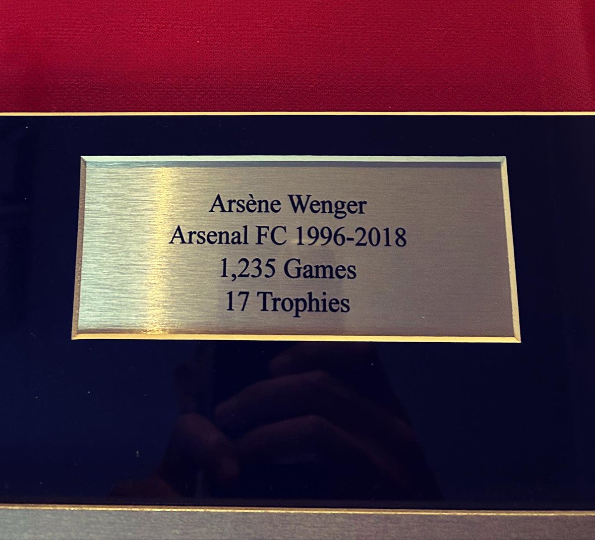 bkframing's tweet image. Another piece ready for delivery to a satisfied customer. 

Service includes mounting, framing &amp;amp; personalised silver plaque.Sourced and acquired the shirt on behalf of the customer.

Contact for free quote - DM this account or email killick78@hotmail.co.uk

#bkframing #idealgift