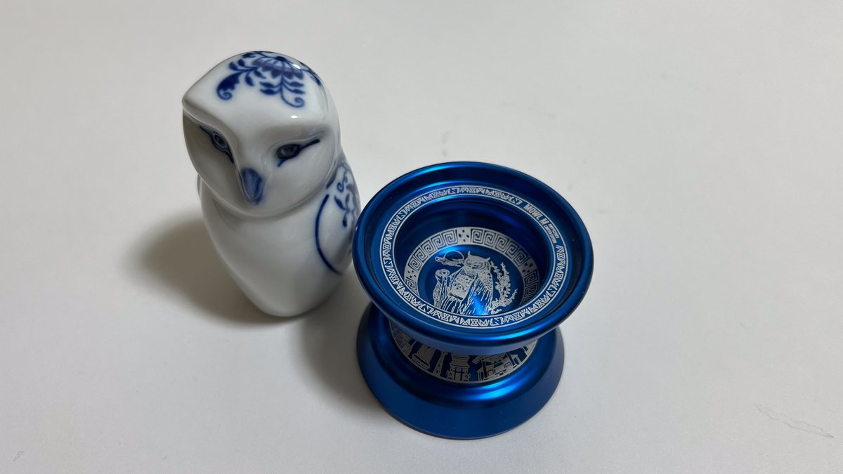 mowleiji's tweet image. 先週末にmowl事務所の大掃除をし今週から通常業務です。

写真は #WYYC2023 で発売した世界大会限定のMとフェリーからチェコのおみあげでもらったフクロウの陶器がかわいらしい😀

#mowl #mowlM #ヨーヨー