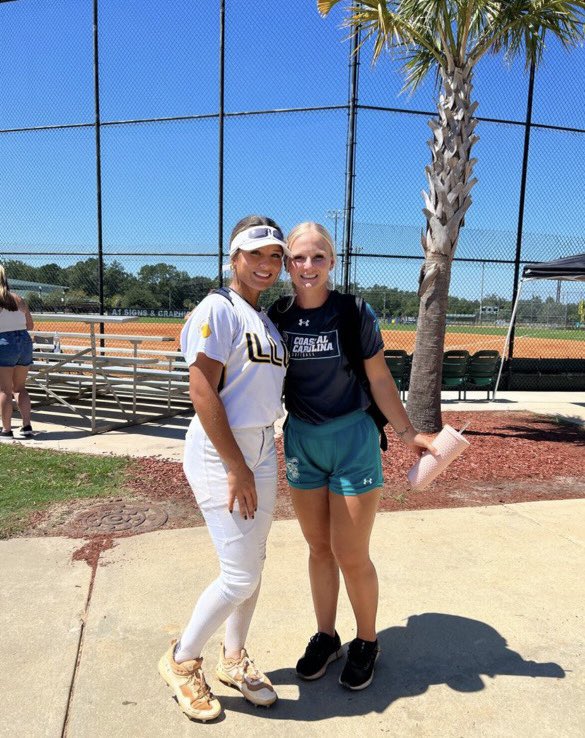 Reesewatson2025's tweet photo. Second camp at Coastal was a blast! I even got to see my hometown Chanticleer, Raelee Brabham! @StagSoftball @PTA_Pinnacle @peytonelzey11 @CoastalSoftball https://t.co/h9HT3eg1jg