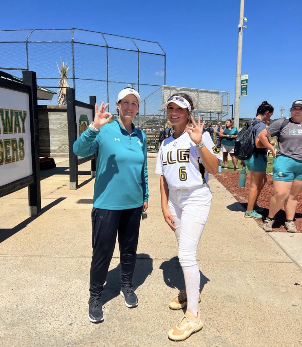 Reesewatson2025's tweet photo. Second camp at Coastal was a blast! I even got to see my hometown Chanticleer, Raelee Brabham! @StagSoftball @PTA_Pinnacle @peytonelzey11 @CoastalSoftball https://t.co/h9HT3eg1jg